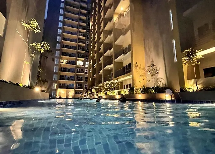 Cozy 1br Near Solaire, Okada, Mall Of Manila